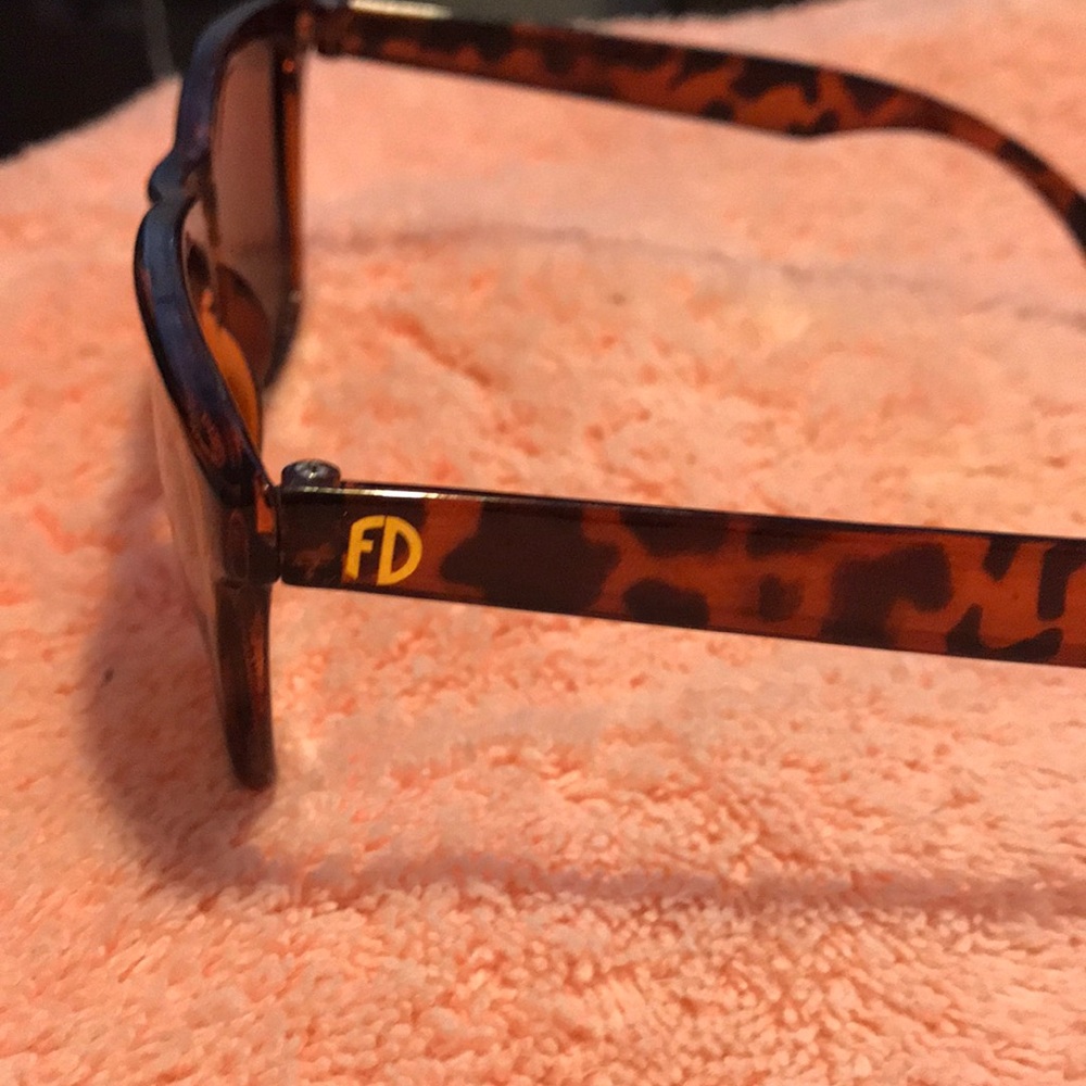 Cute sunglass